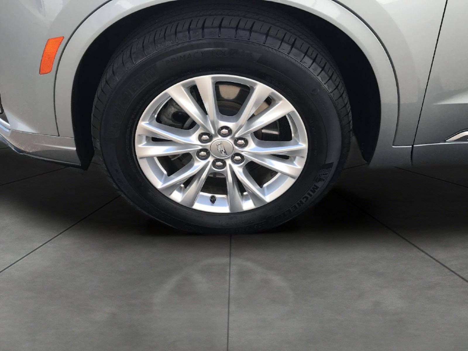 Certified 2024 Cadillac XT6 Luxury w/ LPO, Floor Liner Package AWD/4WD image 3
