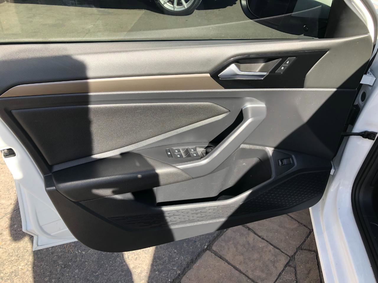 Used 2019 Volkswagen Jetta SEL Premium FWD image 9