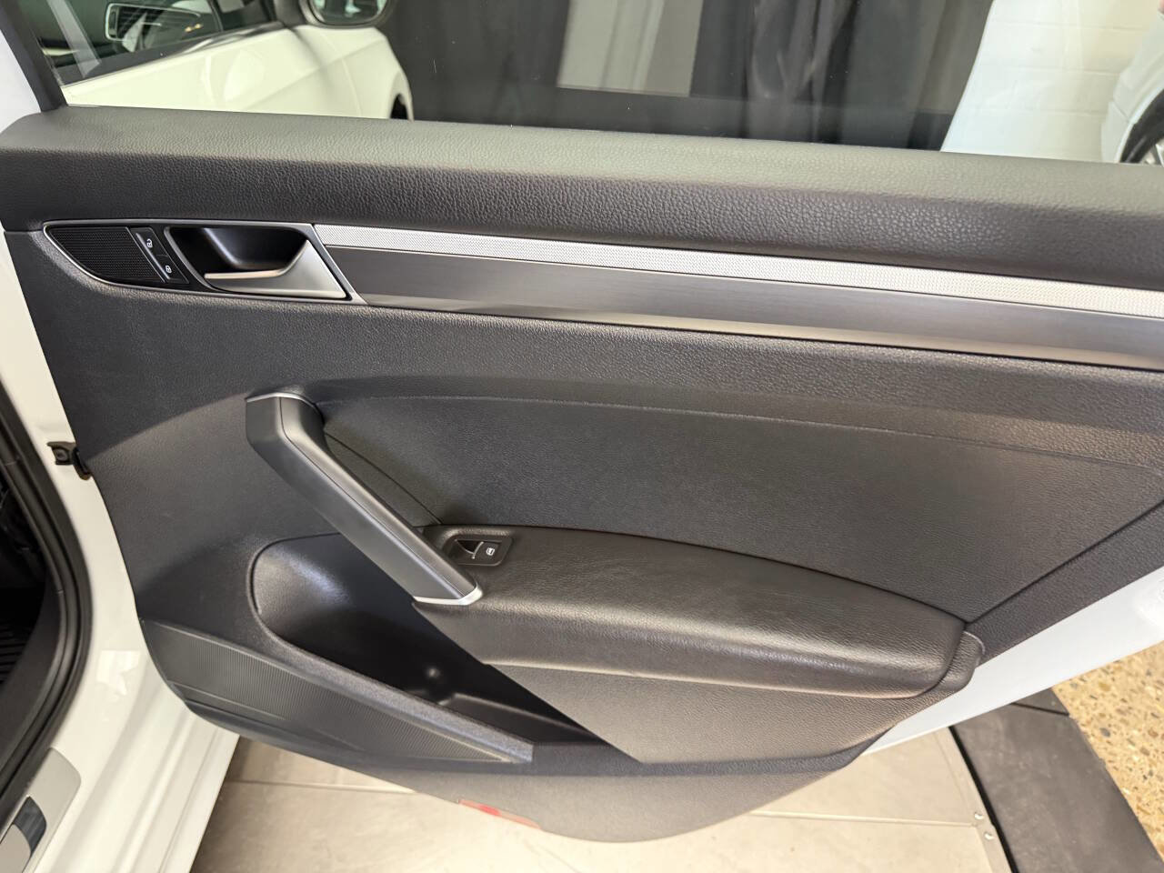 Used 2016 Volkswagen Passat 1.8T R-Line image 23
