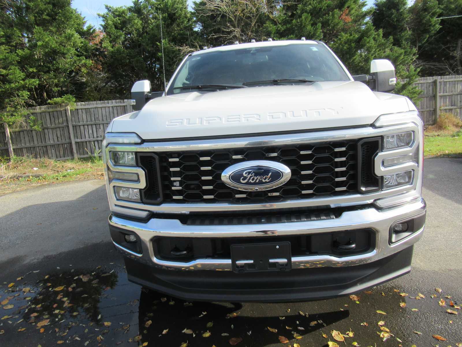 Used 2023 Ford F350 Lariat image 2