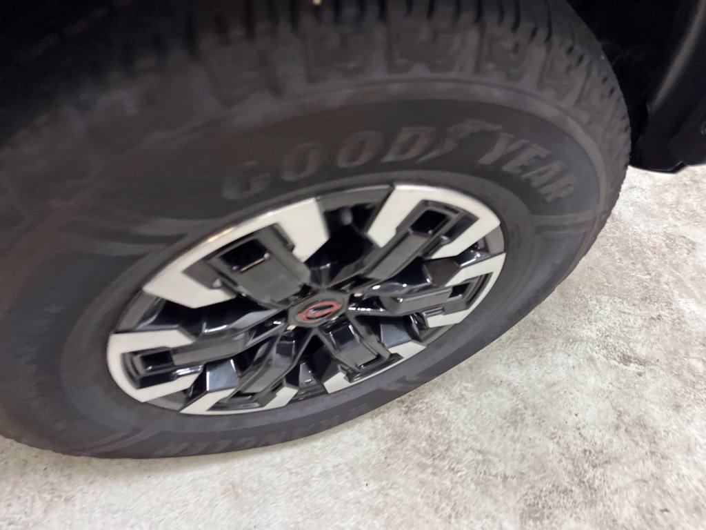 Used 2024 Nissan Frontier PRO-4X AWD/4WD image 33