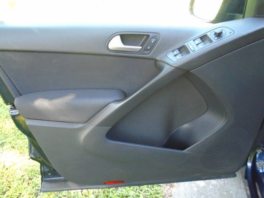 Used 2013 Volkswagen Tiguan S image 16