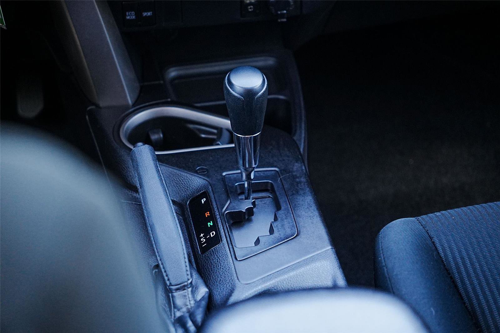 Used 2016 Toyota RAV4 LE image 32