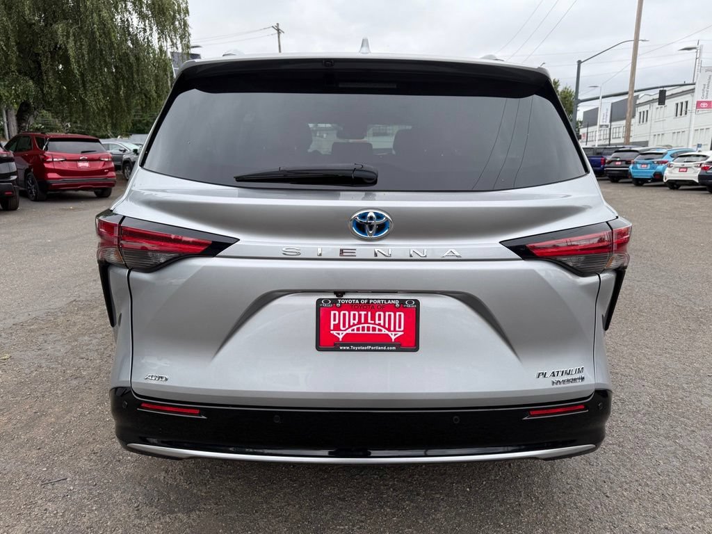 Used 2024 Toyota Sienna Platinum AWD/4WD image 6