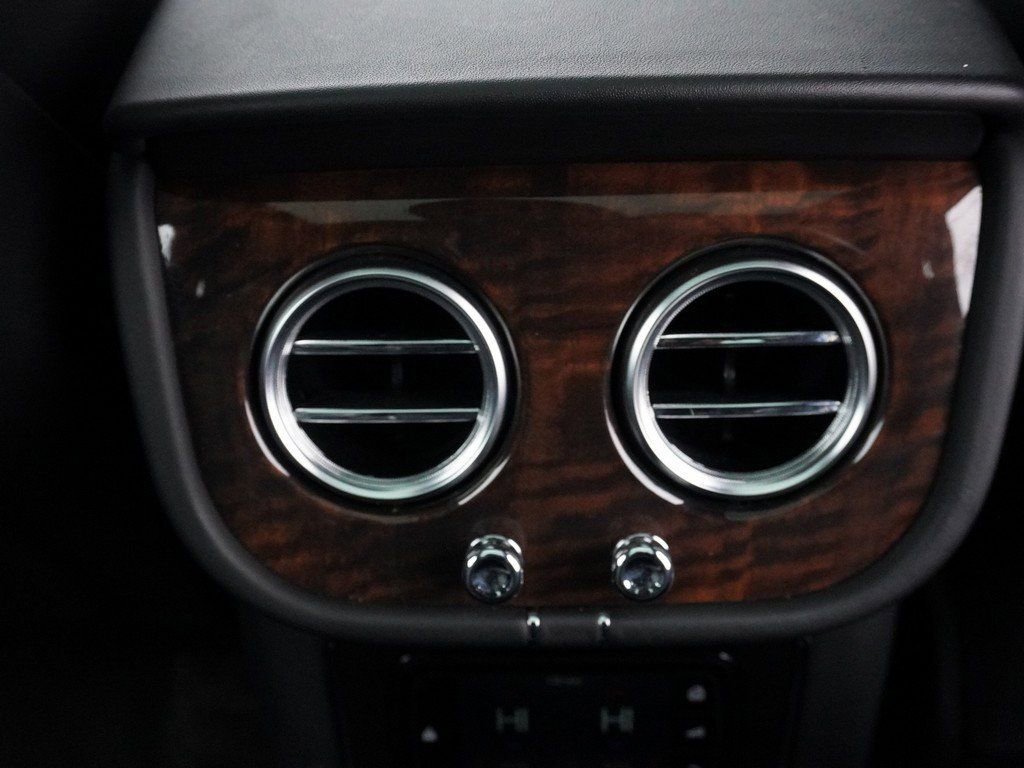 Used 2019 Bentley Bentayga AWD/4WD image 58