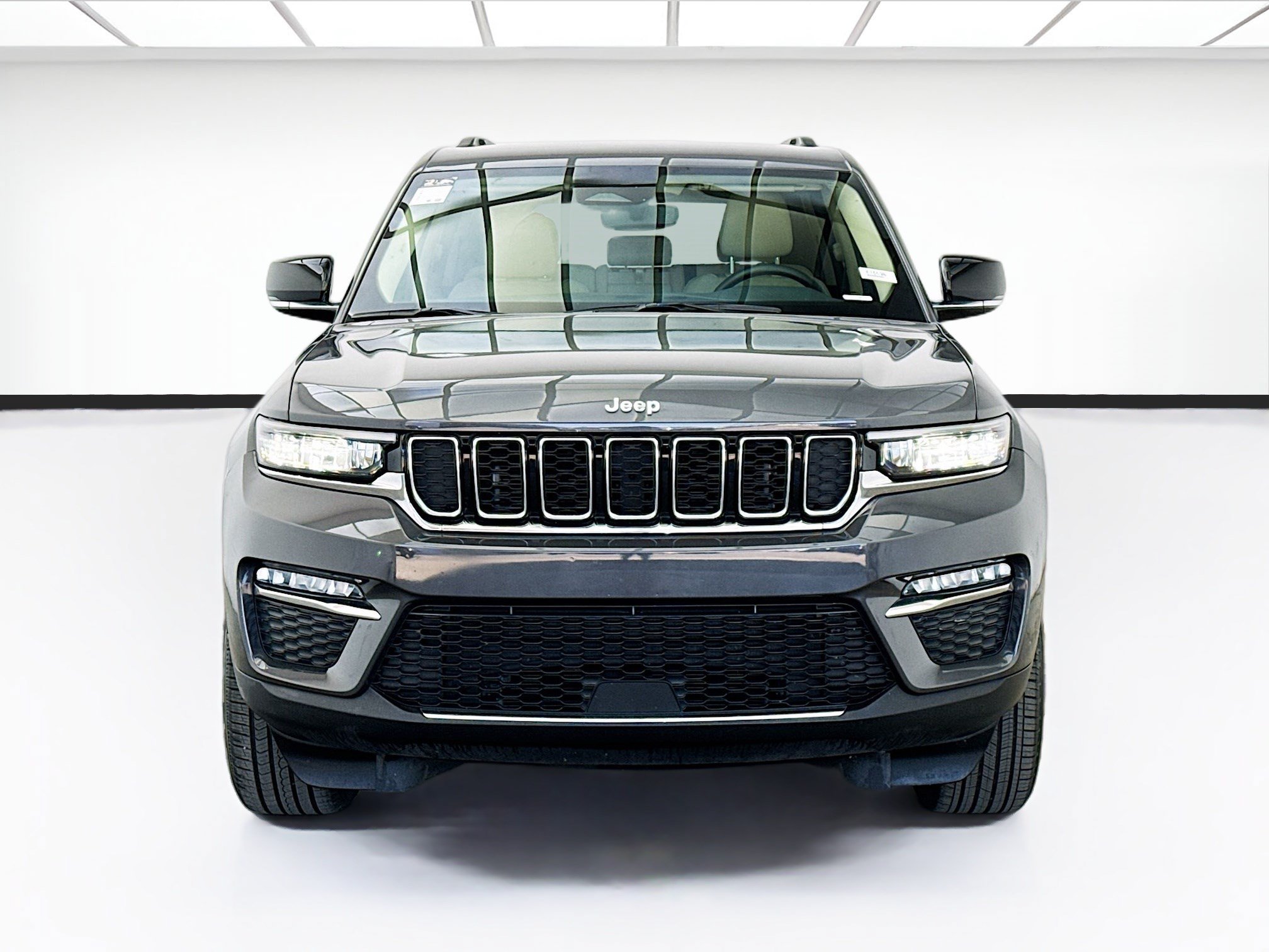 Used 2022 Jeep Grand Cherokee Limited RWD image 2