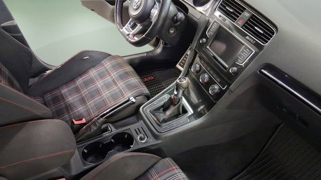 Used 2016 Volkswagen Golf 4-Door image 20