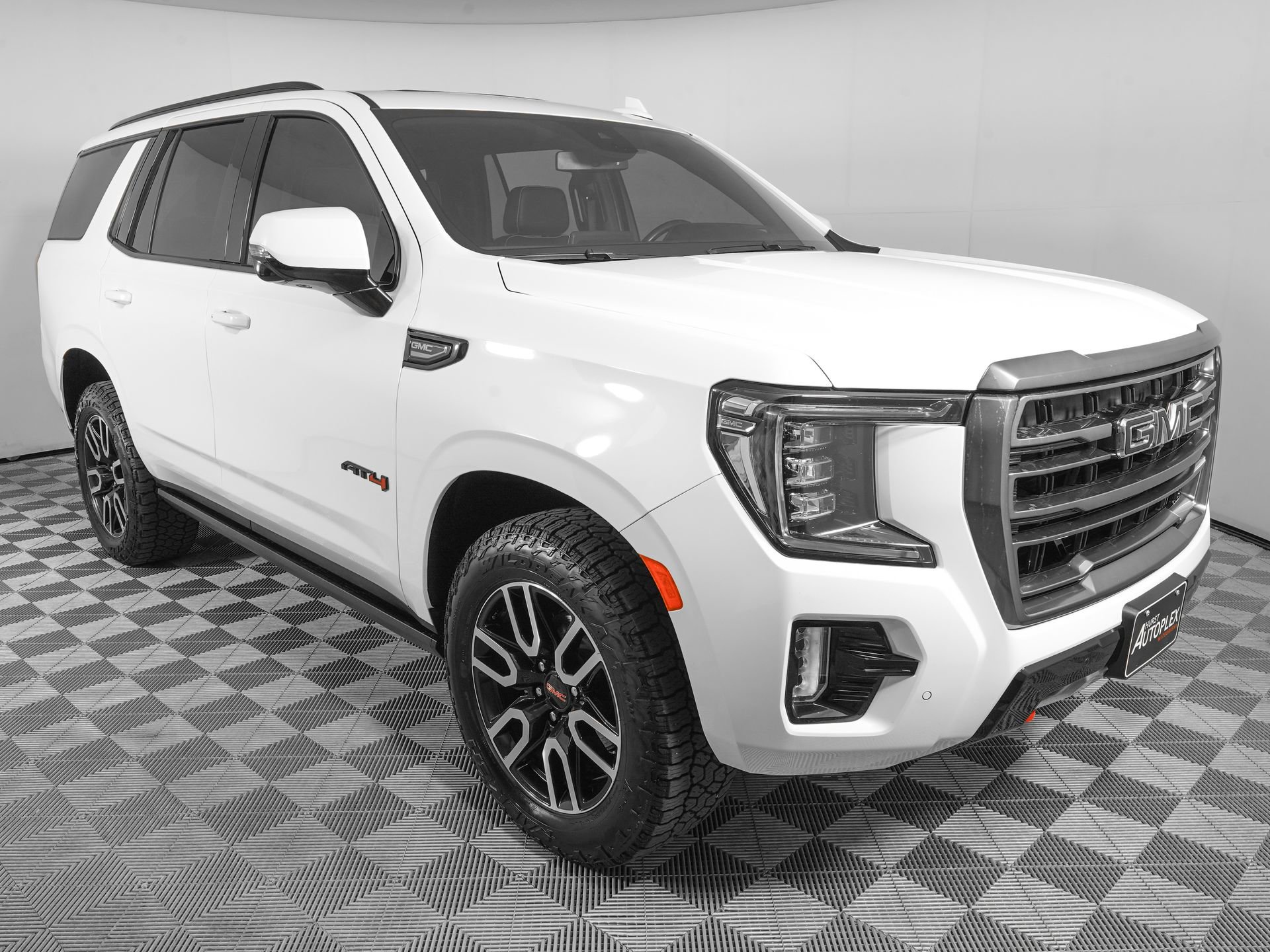 Used 2023 GMC Yukon AT4 w/ AT4 Premium Package AWD/4WD image 2