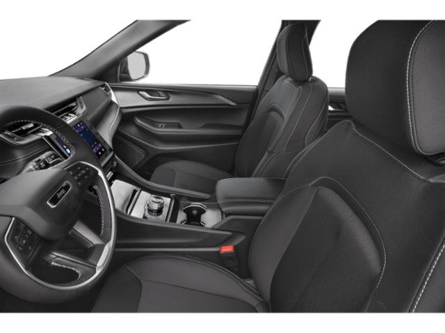 Certified 2025 Jeep Grand Cherokee Laredo X AWD/4WD image 9