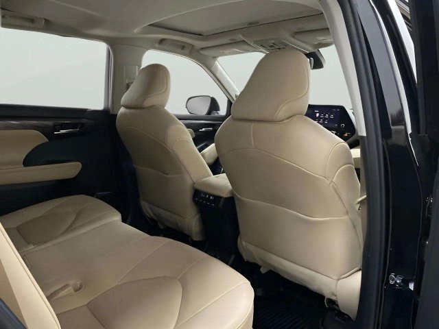 Used 2024 Toyota Highlander Limited AWD/4WD image 22