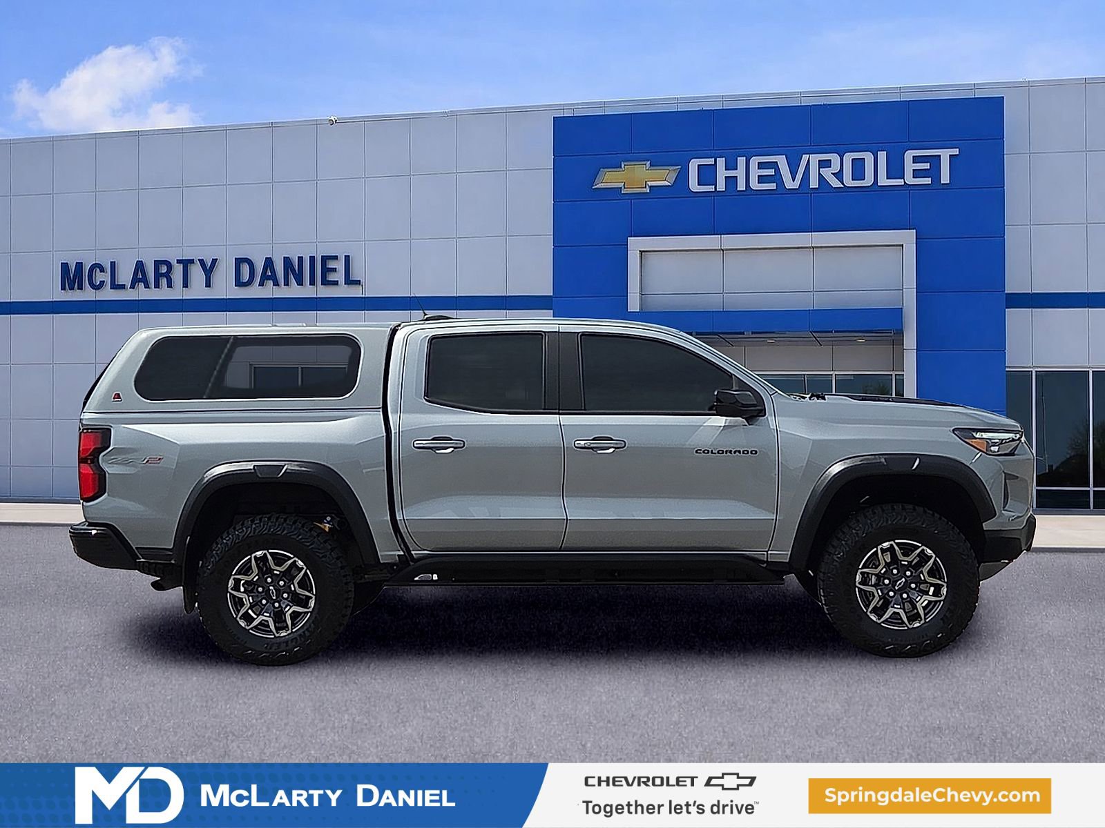 Used 2025 Chevrolet Colorado ZR2 w/ Technology Package AWD/4WD image 6