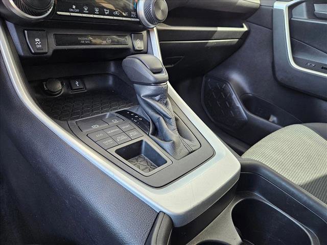 Used 2021 Toyota RAV4 LE image 19