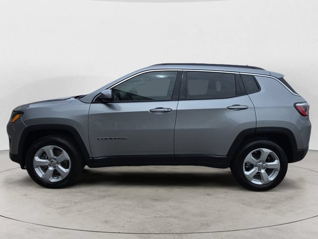 Used 2017 Jeep Compass Latitude w/ Popular Equipment Group AWD/4WD image 2