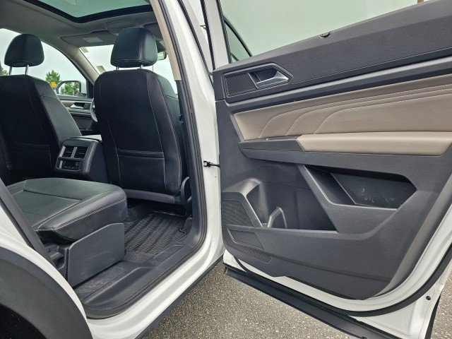 Used 2023 Volkswagen Atlas SEL AWD/4WD image 16