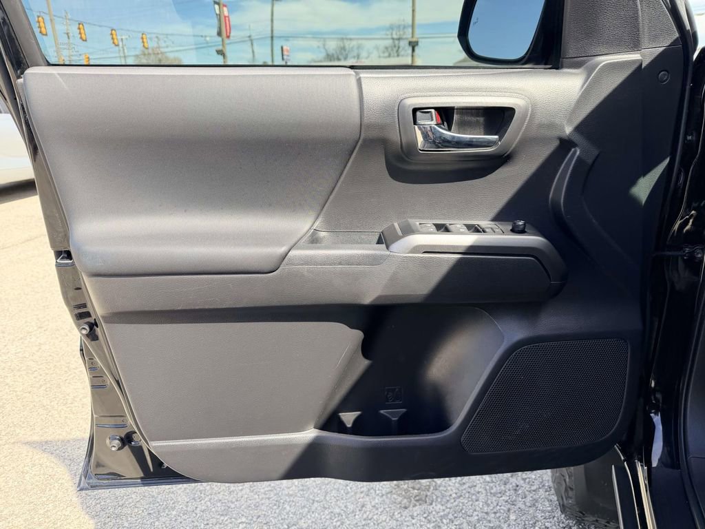 Used 2023 Toyota Tacoma TRD Off-Road w/ Advanced Technology Package image 17