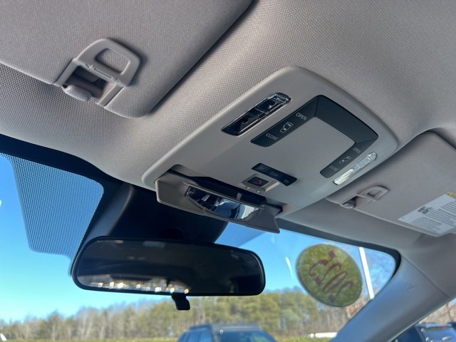 Used 2025 Toyota Sienna LE image 31