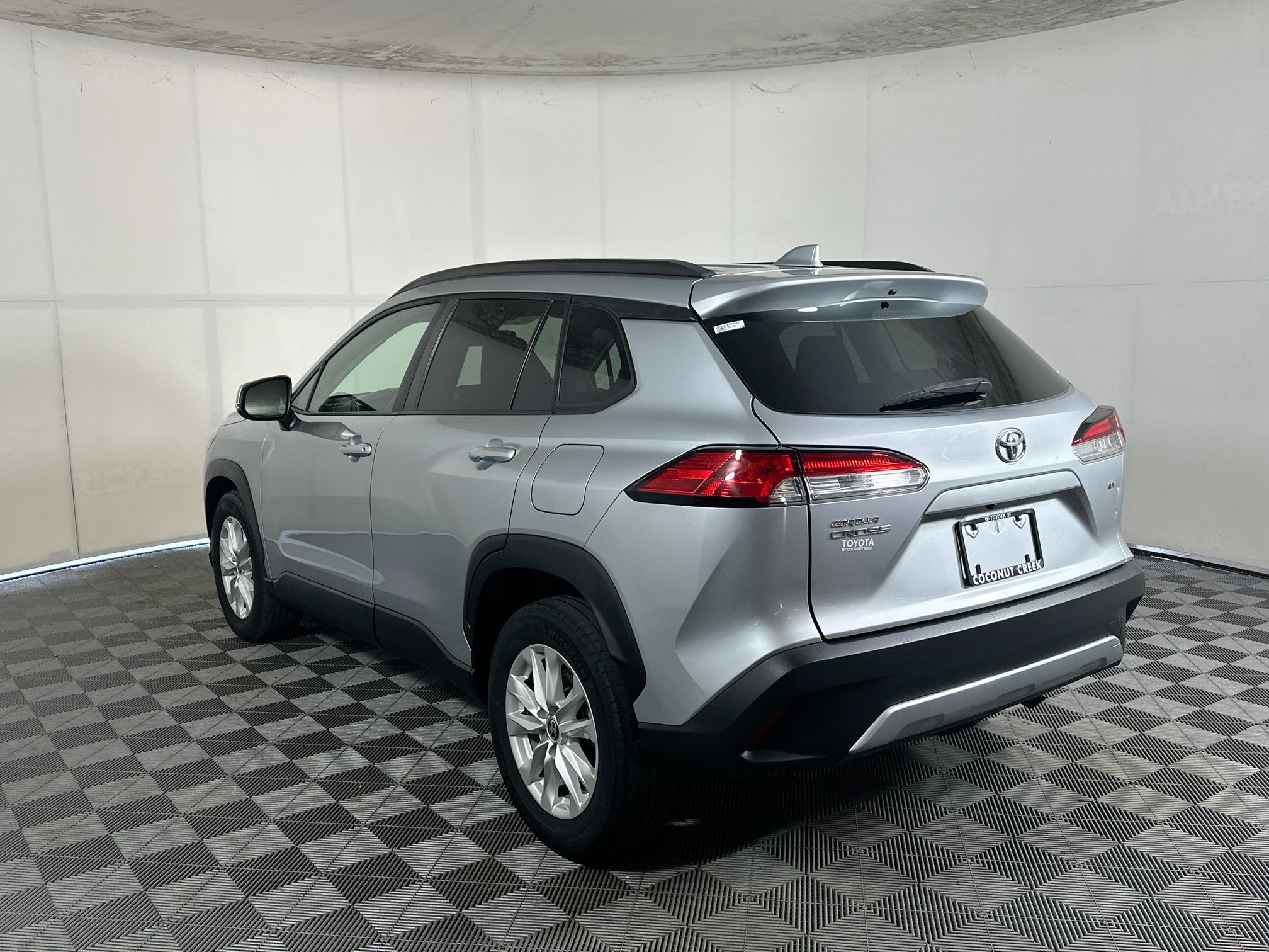 Used 2022 Toyota Corolla Cross LE FWD image 5