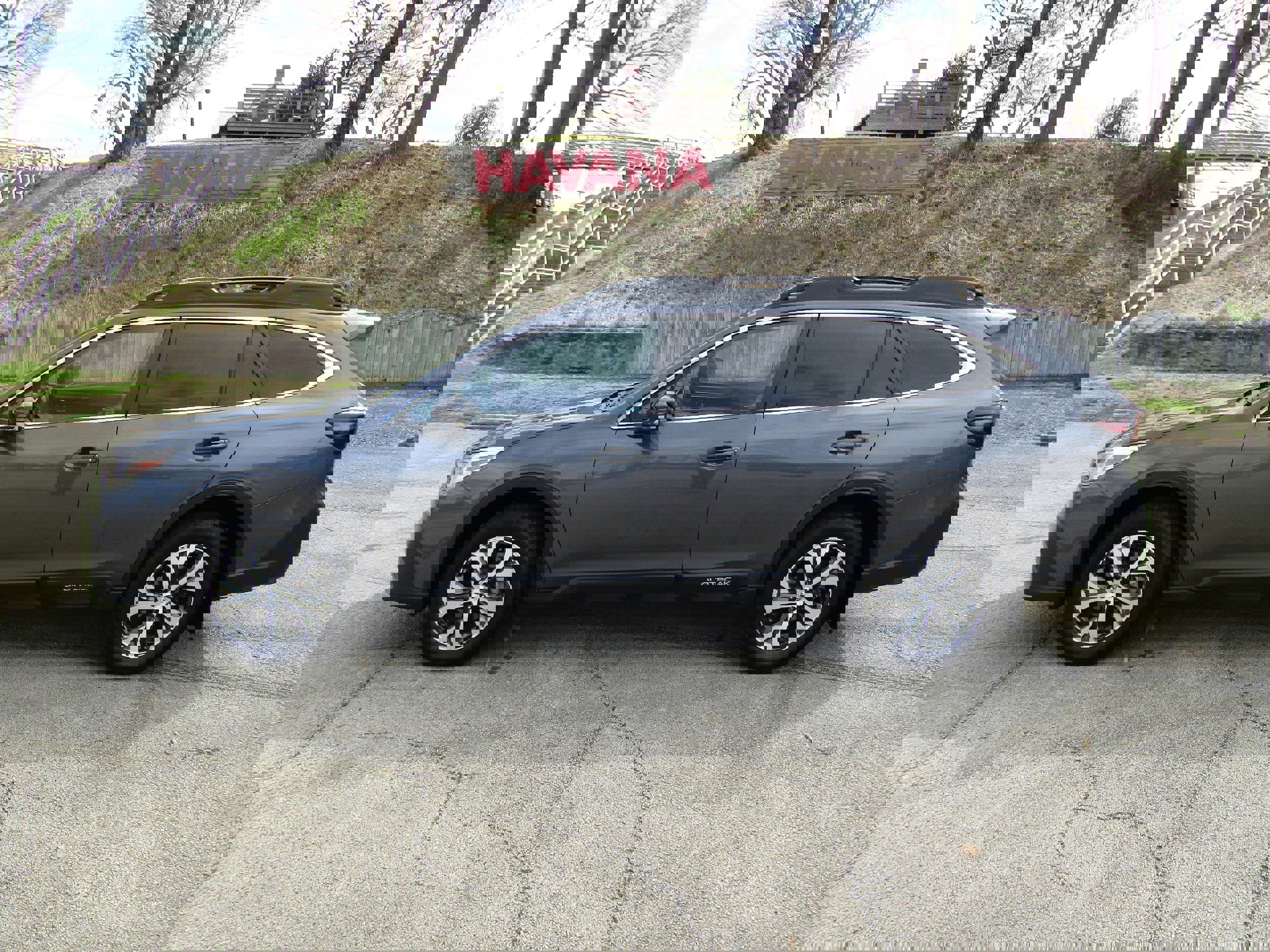 Used 2022 Subaru Outback Limited image 1