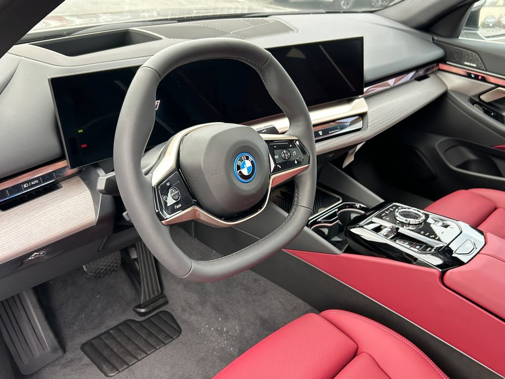 New 2027 BMW i5 eDrive40 w/ Executive Package RWD image 13