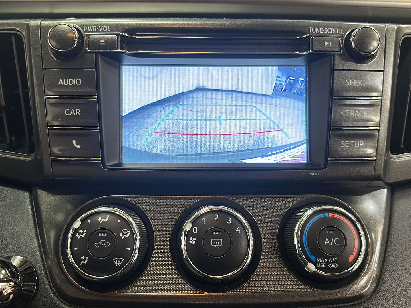 Used 2015 Toyota RAV4 LE AWD/4WD image 23