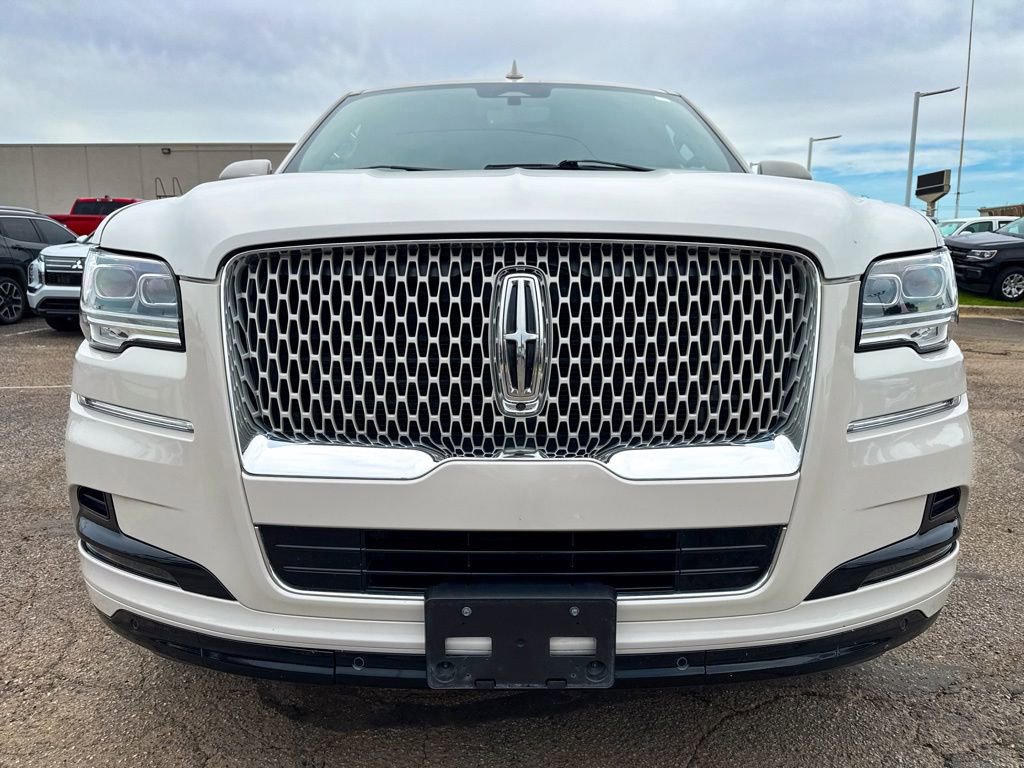 Used 2023 Lincoln Navigator Reserve AWD/4WD image 2
