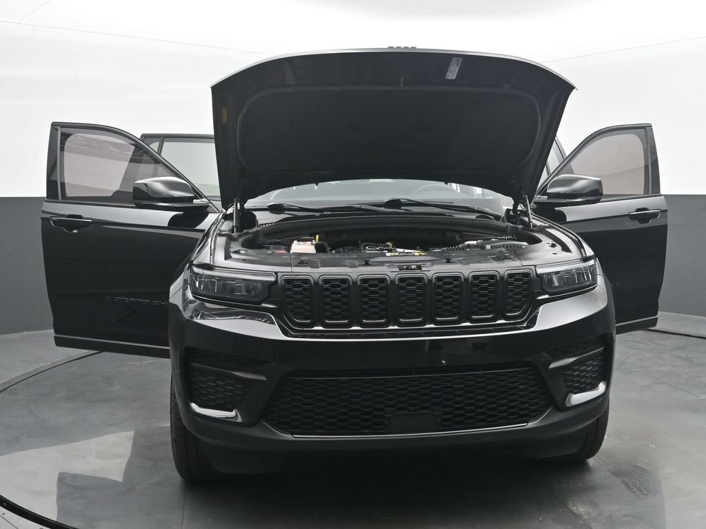 Used 2023 Jeep Grand Cherokee Altitude AWD/4WD image 51