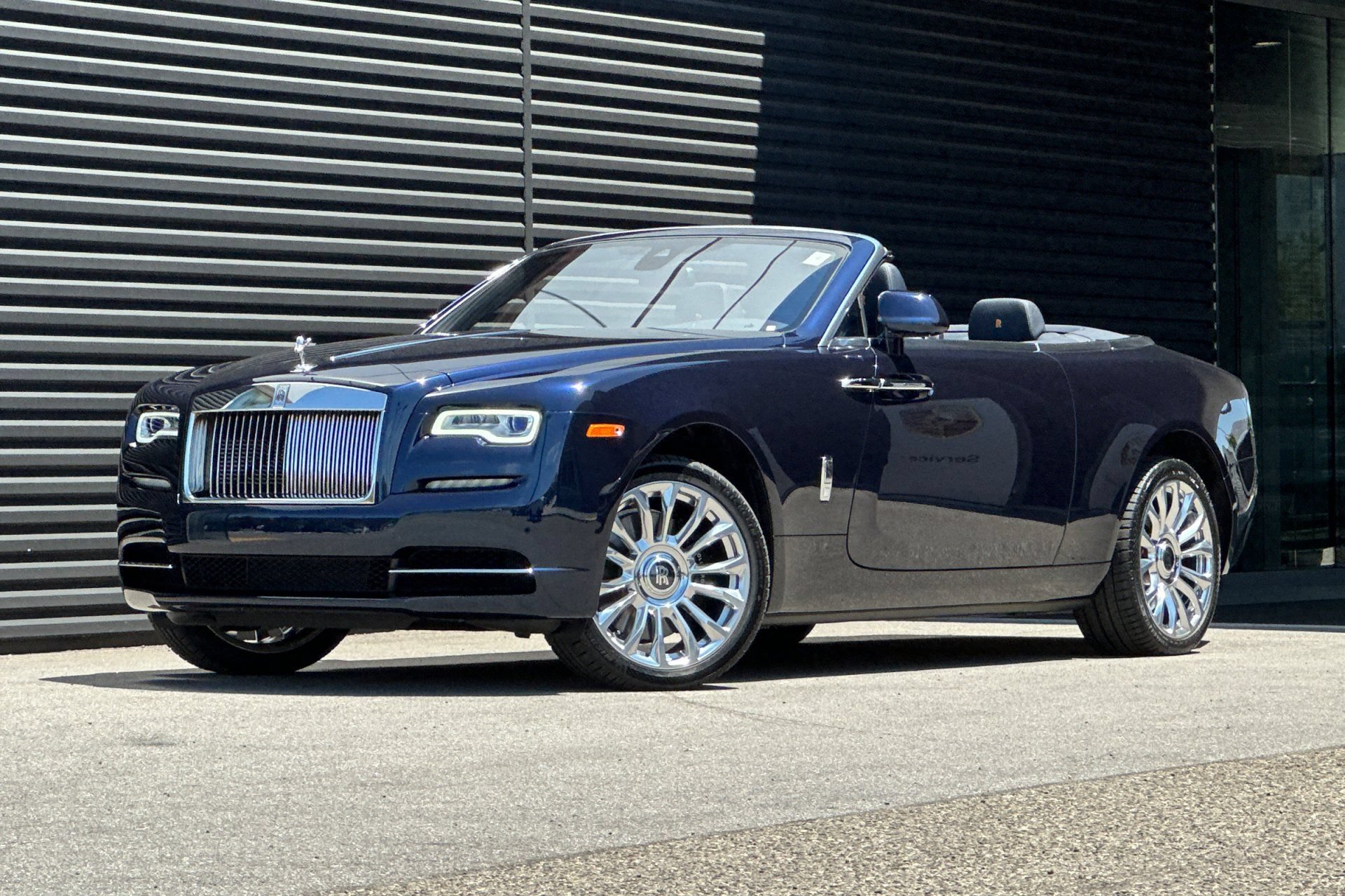 Used 2019 Rolls-Royce Dawn RWD image 1