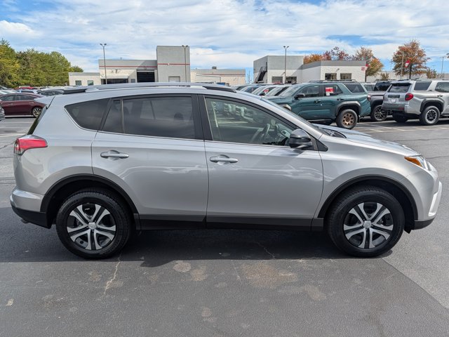 Used 2018 Toyota RAV4 LE FWD image 8