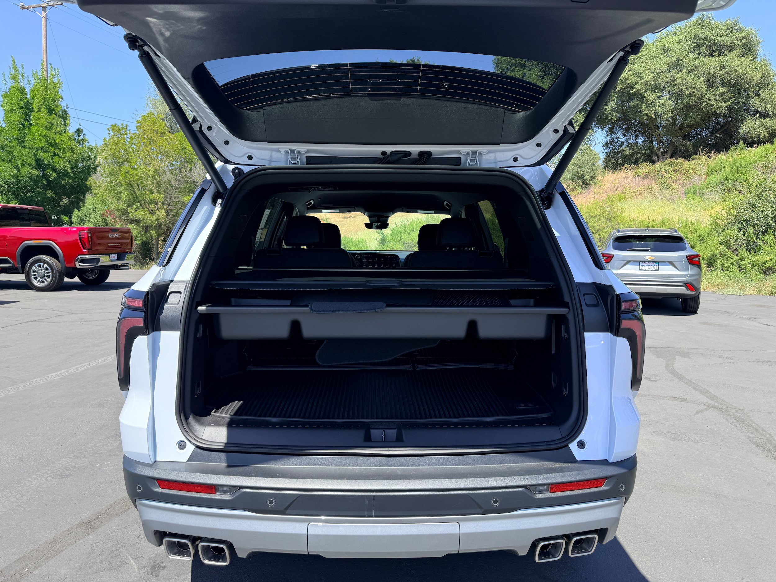 New 2026 Chevrolet Traverse Z71 w/ Driver Confidence Package AWD/4WD image 7