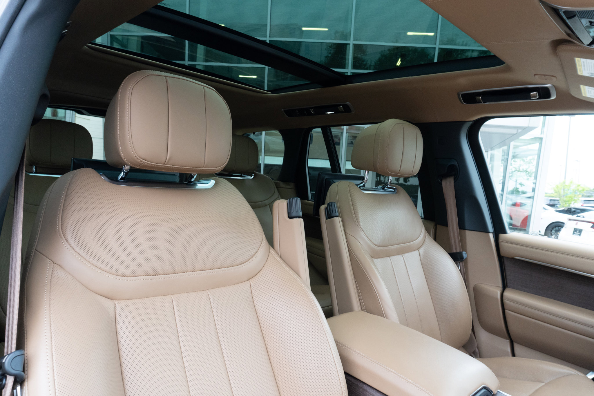 Used 2023 Land Rover Range Rover Autobiography AWD/4WD image 25