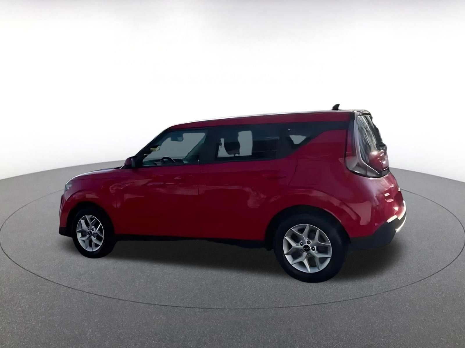 Used 2025 Kia Soul LX w/ LX Technology Package FWD image 7