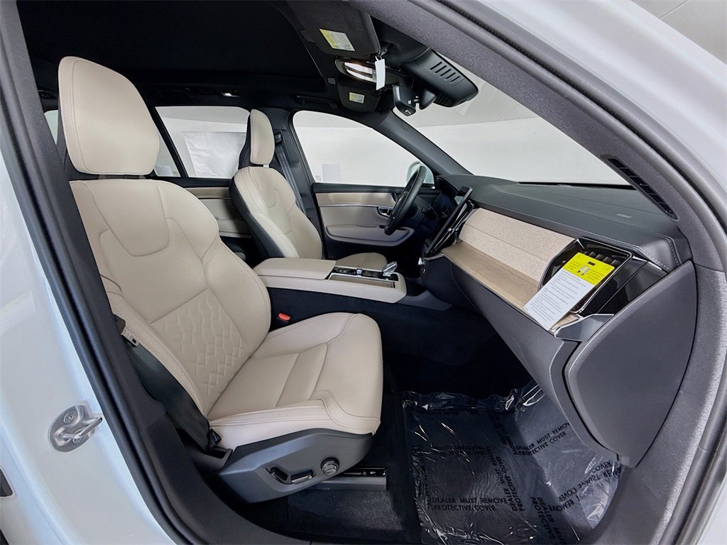 New 2025 Volvo XC90 B6 Plus w/ Protection Package Premier image 31