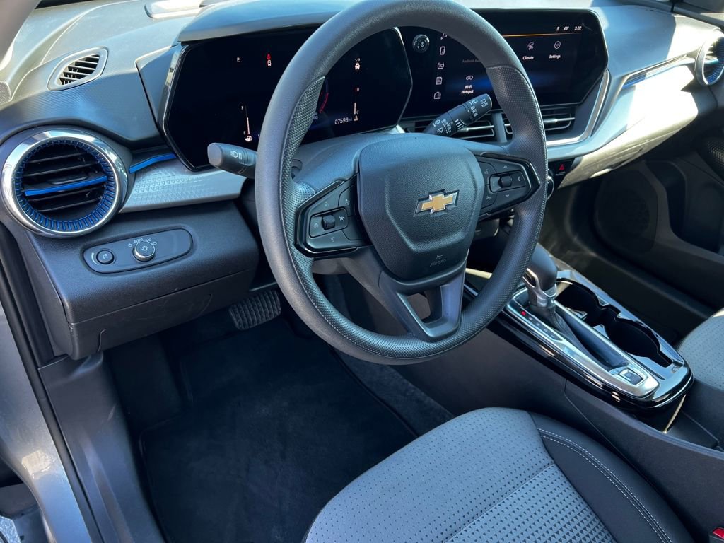 Used 2025 Chevrolet Trax LT image 17