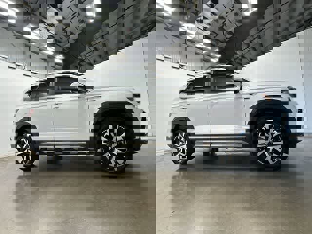 Certified 2023 Volkswagen Taos SE w/ Panoramic Sunroof Package image 3