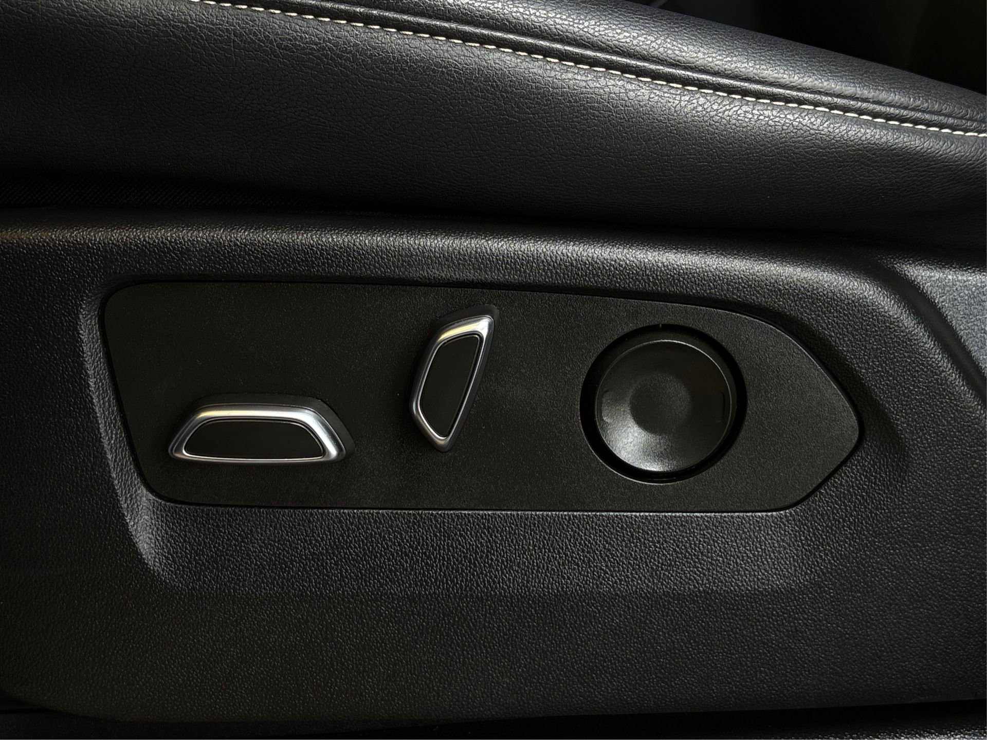 Certified 2022 Cadillac Escalade Luxury image 31