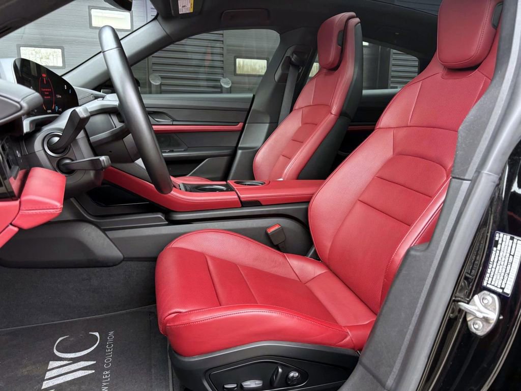 Used 2022 Porsche Taycan image 5