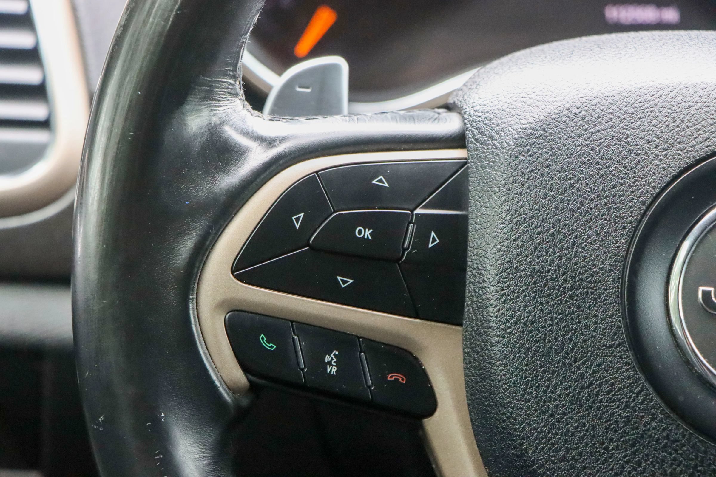 Used 2017 Jeep Grand Cherokee Laredo RWD image 27