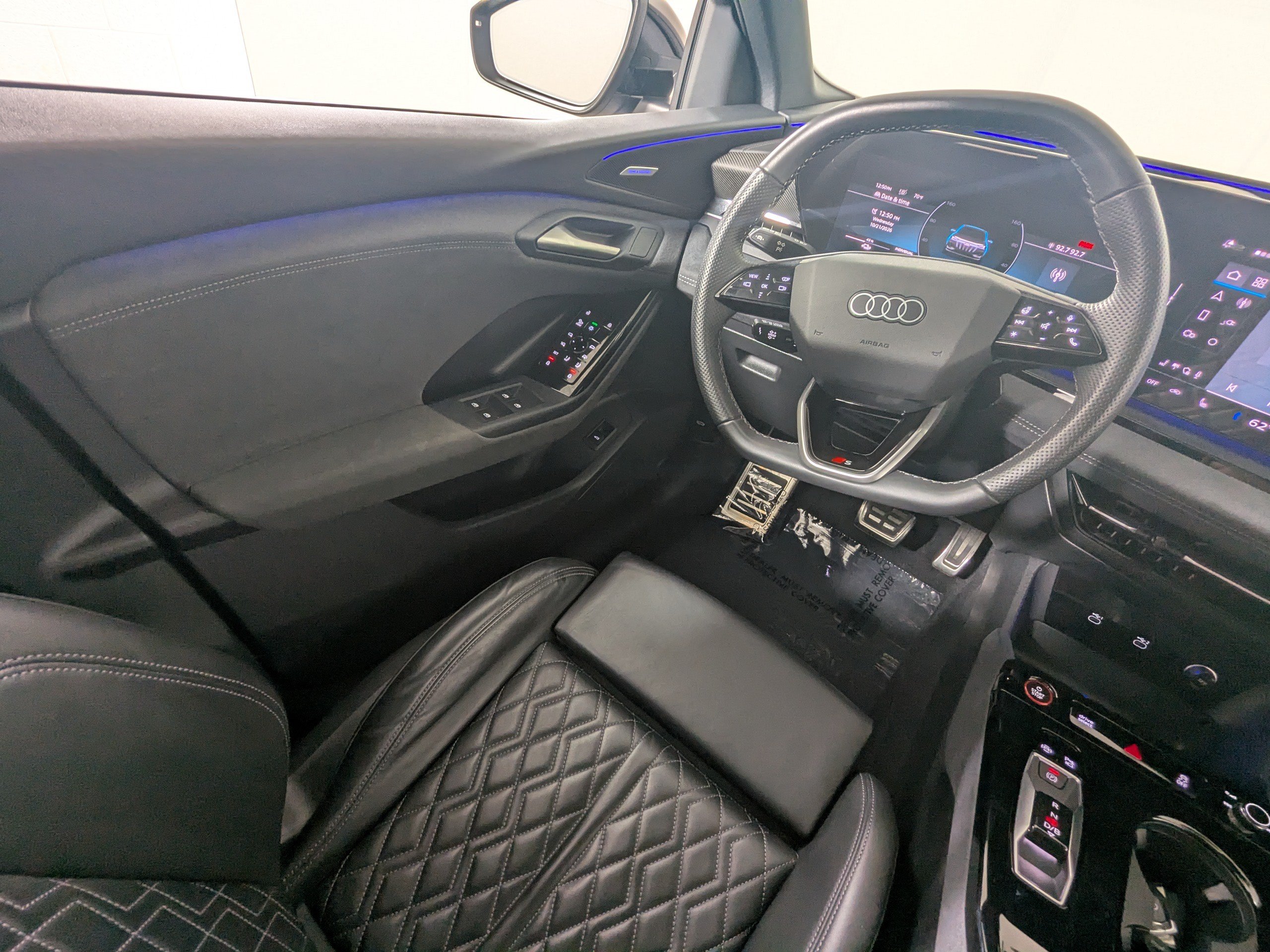 Certified 2025 Audi SQ6 e-tron Prestige AWD/4WD image 10