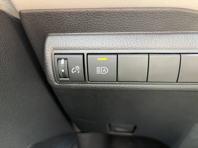 Used 2025 Toyota Corolla LE FWD image 18