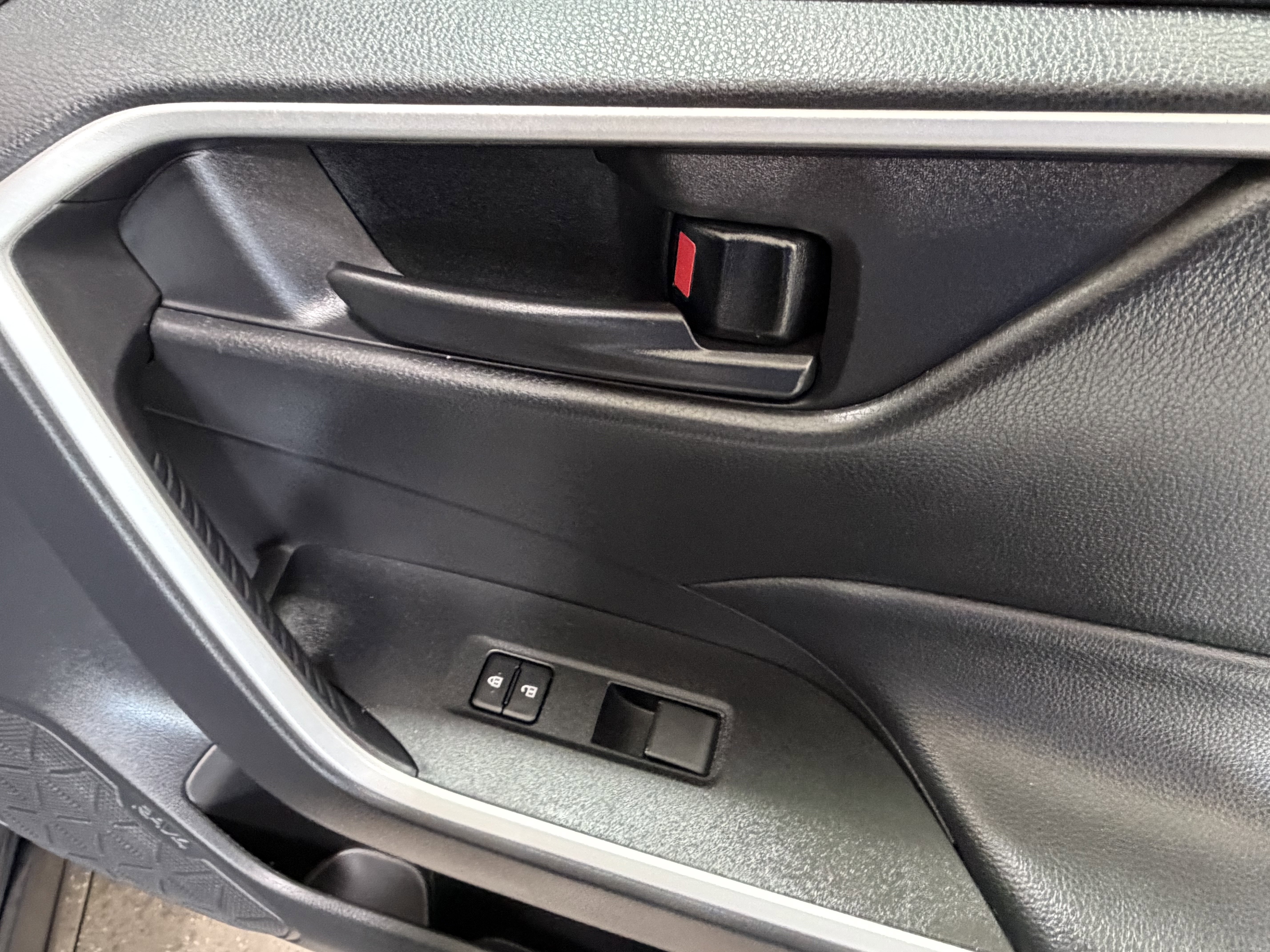 Used 2025 Toyota RAV4 LE AWD/4WD image 23