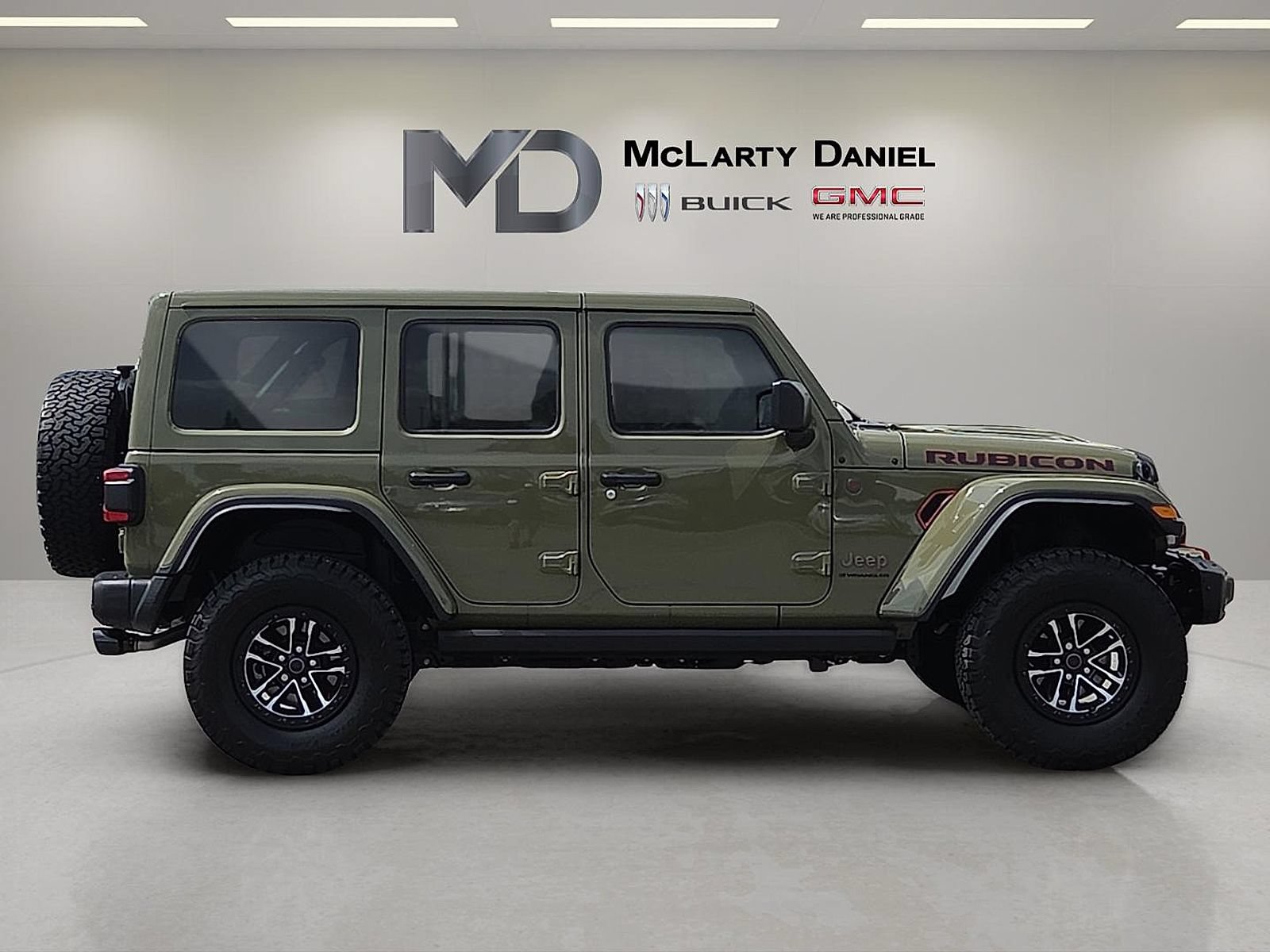 Used 2025 Jeep Wrangler Unlimited Rubicon AWD/4WD image 15