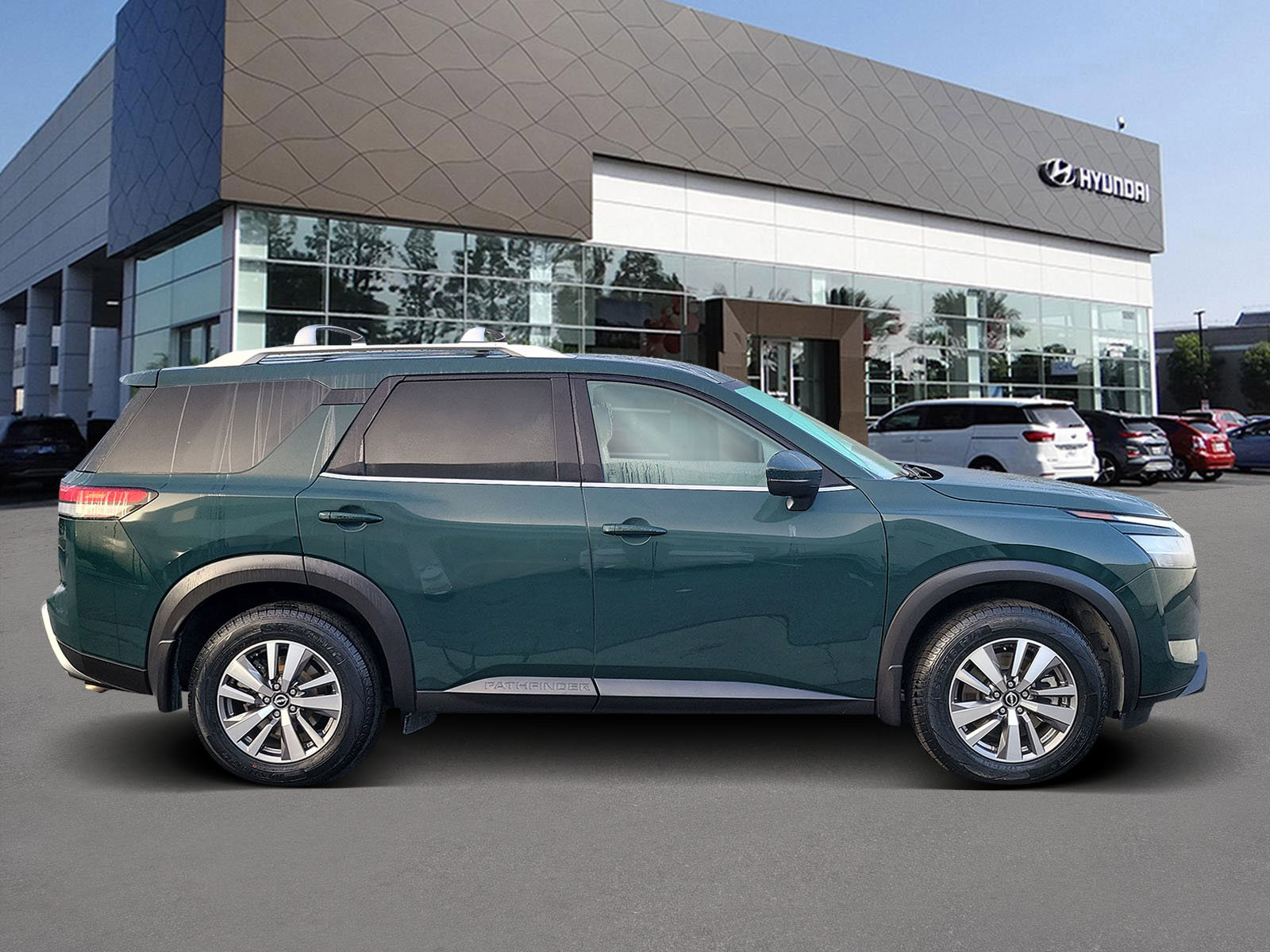 Used 2023 Nissan Pathfinder SL image 4