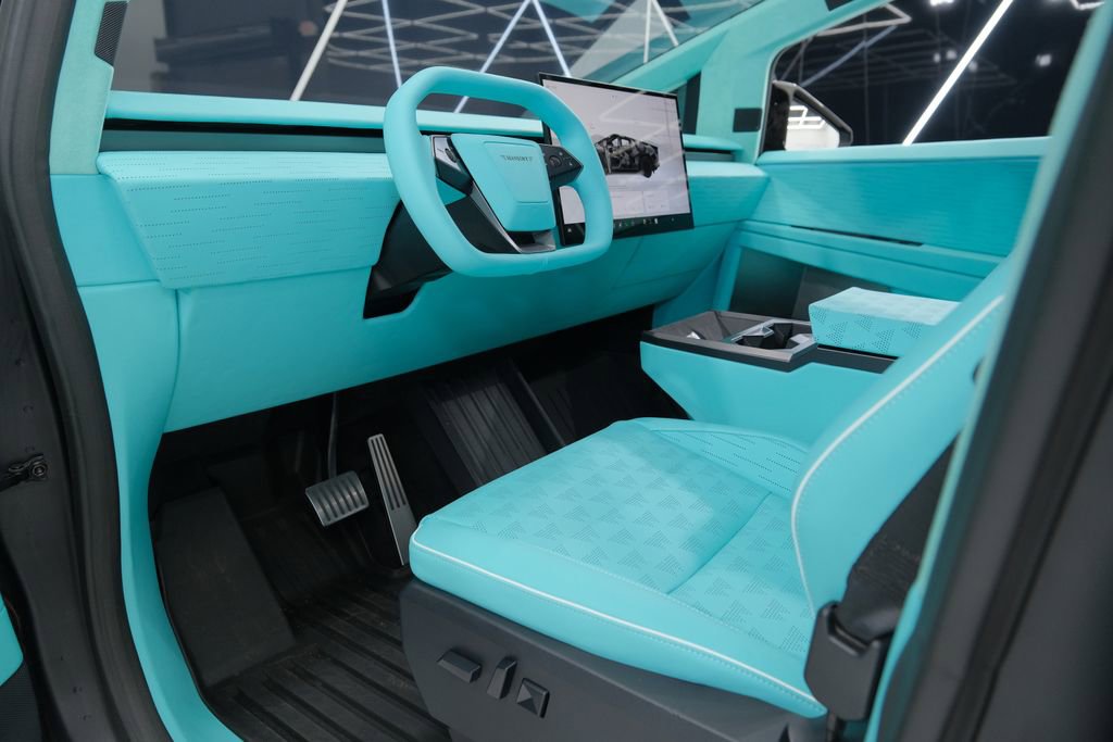 Used 2025 Tesla Cybertruck AWD Crew Cab image 54