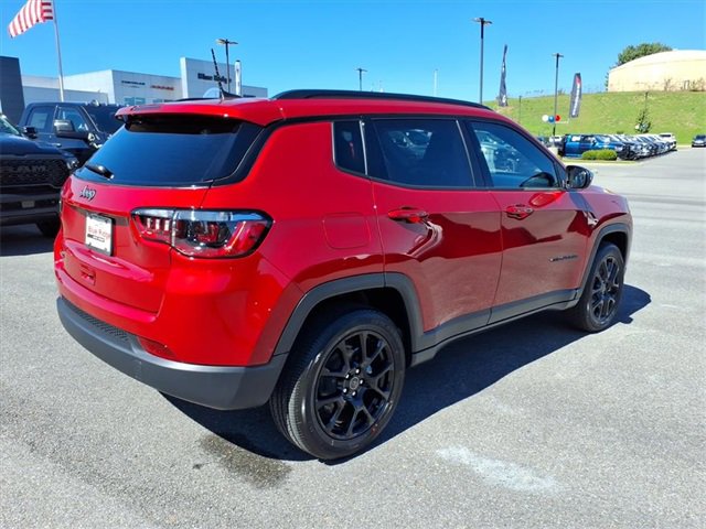 New 2026 Jeep Compass Latitude image 4