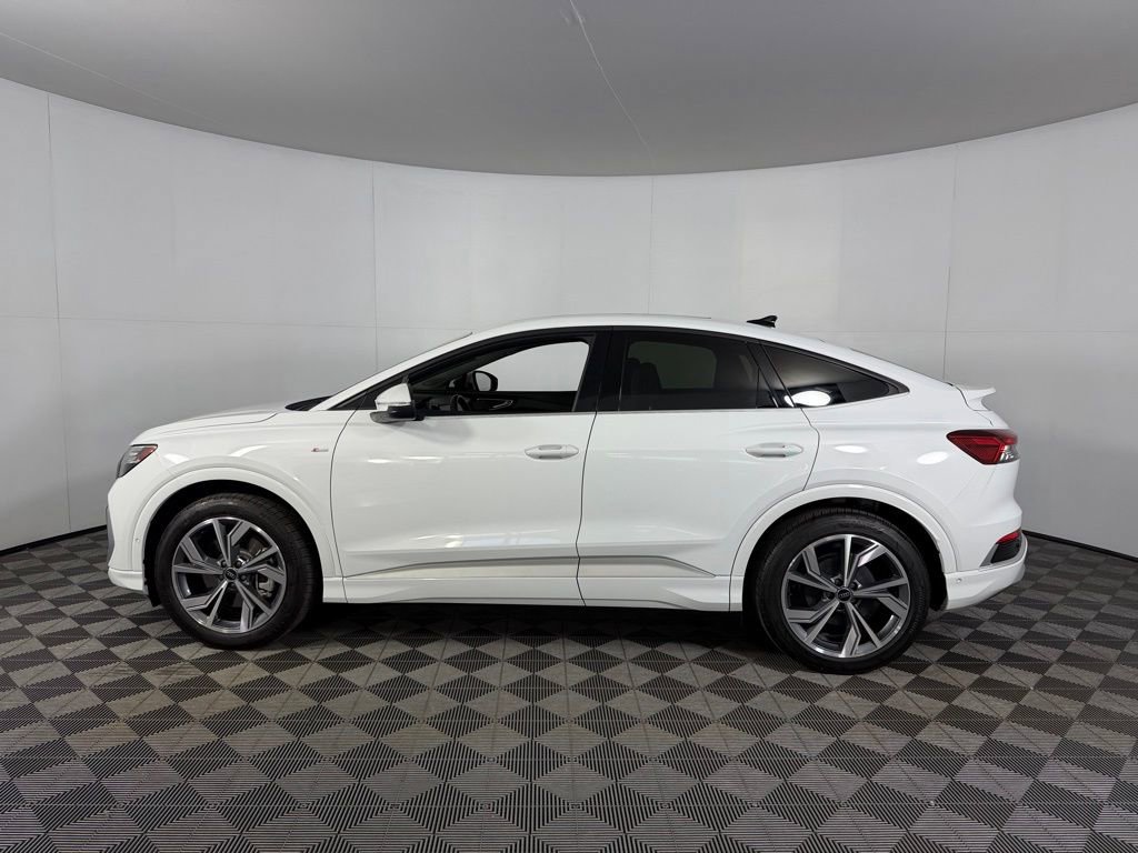 Used 2024 Audi Q4 e-tron Prestige AWD/4WD image 10
