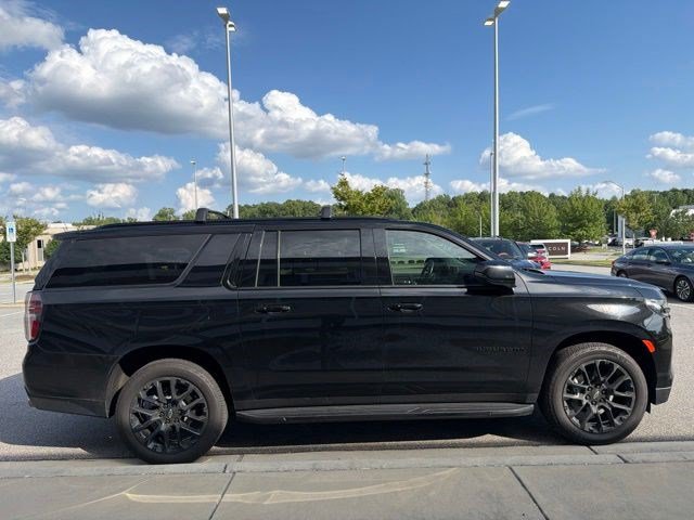 Used 2023 Chevrolet Suburban RST w/ Sport Performance Package AWD/4WD image 6