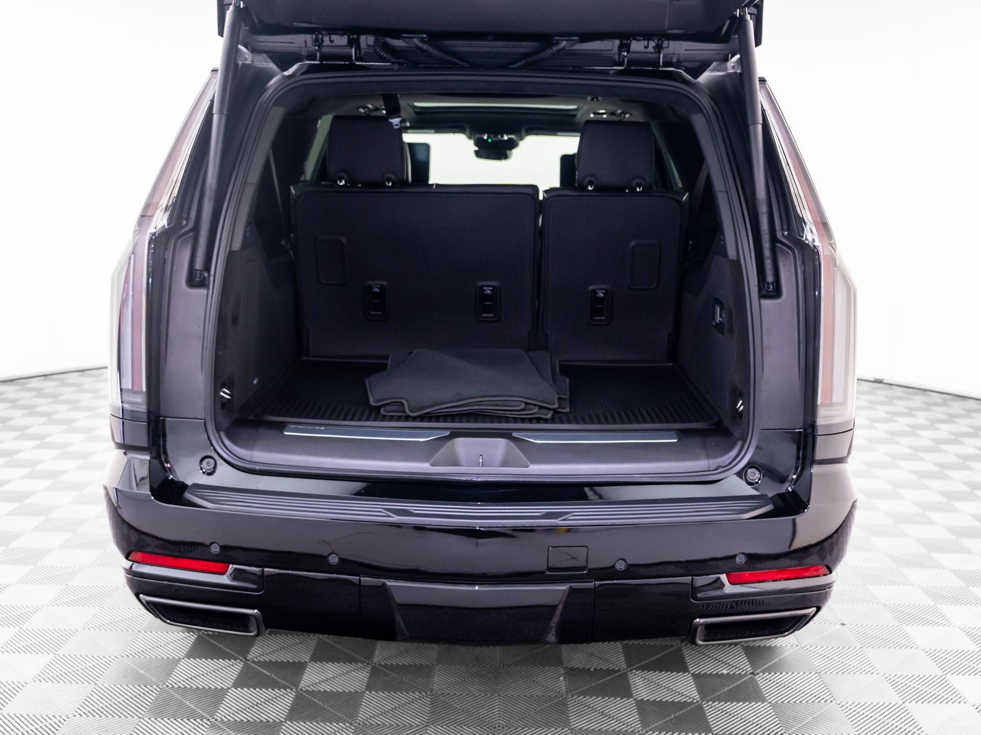 New 2026 Cadillac Escalade ESV Platinum Sport w/ LPO, ONYX Package AWD/4WD image 37