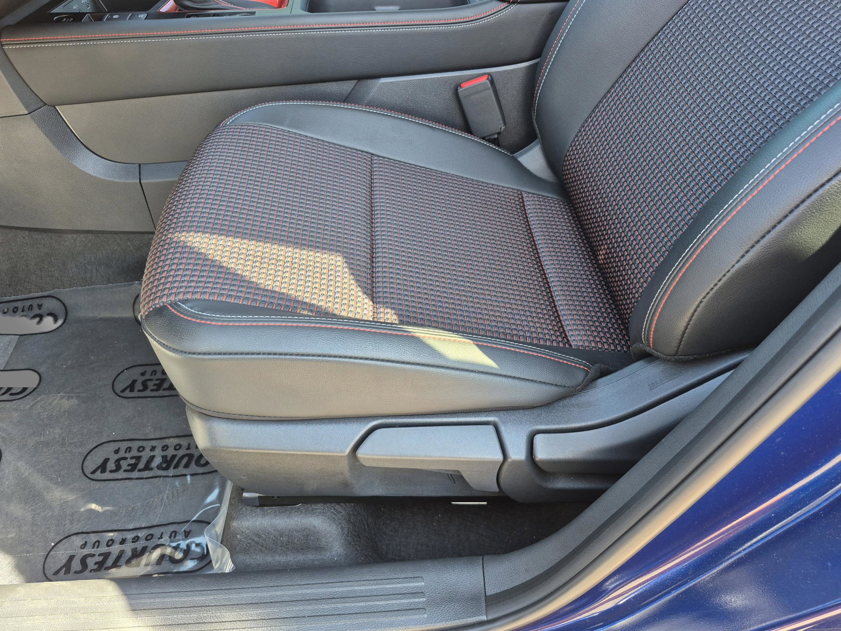 Certified 2025 Nissan Kicks SR FWD image 21