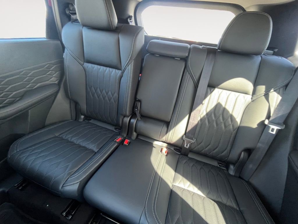 New 2026 Mitsubishi Outlander SEL image 13