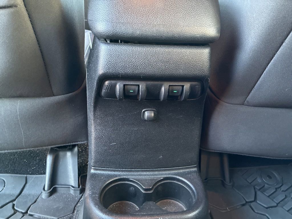 Used 2016 Jeep Wrangler Unlimited Sahara w/ Connectivity Group AWD/4WD image 17